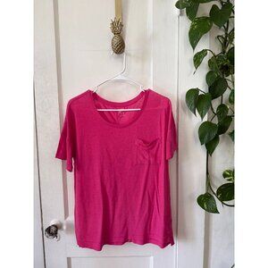 Old Navy boyfriend women’s size medium pink pocket T-shirt
